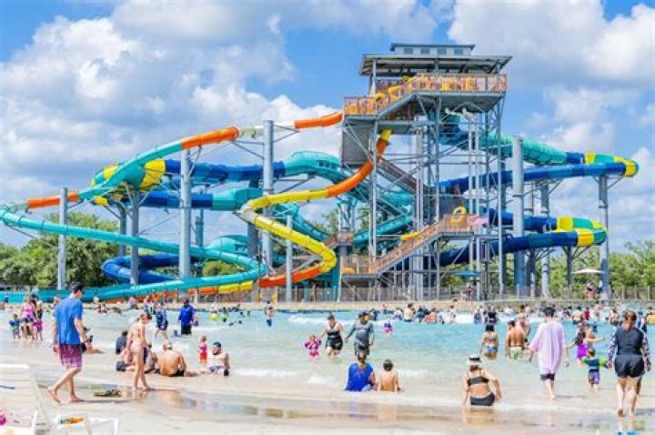 Can you wear shorts to a water park?