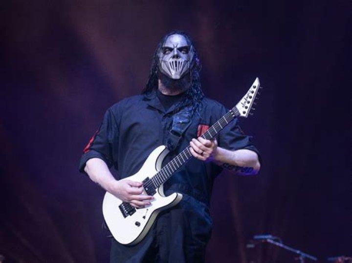 Is Mick Thomson the lead guitarist of Slipknot?